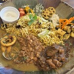 Numb - ミントチキンビリヤニ
梨のライタ
副菜7種

カレー3種