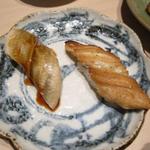 鮨 いし黒 - 穴子の握り。たれと塩