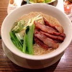 バーミヤン - 香港式叉焼麺749円↓チャーシューは少なめだが、チャーシュー麺というだけあって肉が旨い。香ばしい。麺は細麺で歯応えのある特製のもの。大盛り100円で相当なボリュームに