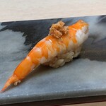 八重洲 鮨 海味 - エビ、エビ味噌が上に乗っかってます