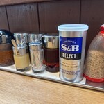 らーめん ぶぅ - カウンター調味料など