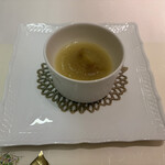 ラ メゾン ヒトトキ - 和風コールコンソメ　揚げ茄子と冬瓜のピュレと共に