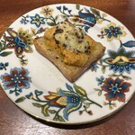 チェントロ - 北海道無添加ウニとボルティエ海藻バターのトースト