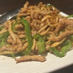 居酒屋風本格個室中華レストラン 暁 千種駅本店 - 青椒肉絲