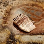 鮨 奥 - 赤カマスはすこし昆布締めしてから皮目を炙って