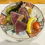 魚と炭と鉄板と ととと - 鰹、藁焼き