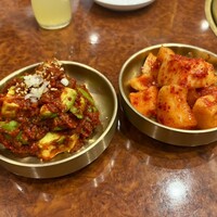 焼肉 スタミナ苑 - アボガドキムチとカクテキ