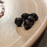 restaurant Et ... - そして、このカンボジアの最高級胡椒  
      カンポットペッパー
      もちろんお肉にも、そのままでも刺激的で爽やかで美味しい