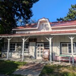 赤い屋根の喫茶店 駅舎 - 