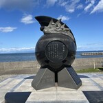 浜のかあさん食堂 - 海沿いにあるモニュメント