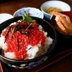 肴と定食みやこ - いくら丼定食