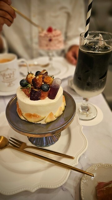 ケーキといちご　ピッピーノ　ダウンスノースーツ　XL 店頭受取／新宿】24P10 いちごとフランボワーズのショート