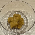 鮨 にし岡 - 赤雲丹（兵庫・由良）　◎◎
      より深いところで獲る漁師のもので、
      同じ由良の赤雲丹でも段違いに美味い