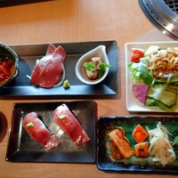 近江うし焼肉 にくTATSU 銀座店 - 最初の前菜と肉寿司とサラダ達