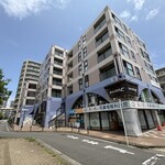 潮騒料理 亢 - このビルの裏手にあります