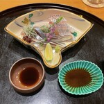 懐石料理 はし本 - お造り:明石の鯛、鯖、東京湾の小肌、東京湾の小肌は酢で〆ると骨も柔らかくなるとのこと◯