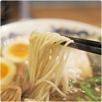 松波ラーメン店 - バランスのよい面