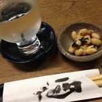 独酌　三四郎 - 突出しは酢大豆。