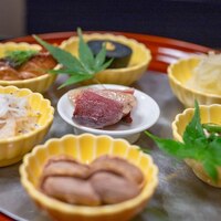 よし町 - 2025.9 前菜（芥子茄子、鯖燻製、しその穂オクラ、冬瓜、白魚蓮根、おおまさり、鴨生ハム）