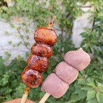 天王だんご屋 - しょうゆ団子とこし餡団子