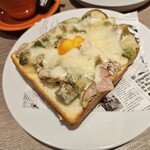 ベルヴィル - アボカド＆チーズエッグトースト（792円）