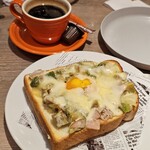 ベルヴィル - アボカド＆チーズエッグトースト（792円）