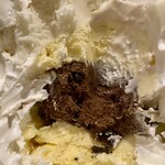 Non Non - 中のアイスはラムレーズン、ガトーショコラ、プレミアムバニラです