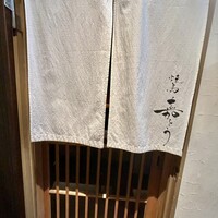 焼鳥 嘉とう - ひっりとした佇まいで２階に上がると…
