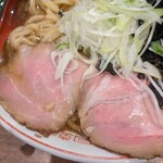 麺屋 遊仁 - チャーシュー、レア系でめっちゃ柔らか✨️