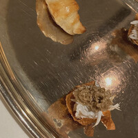 ロドラント ミノルナキジン - アンチョビクロワッサン、玉ねぎガレット