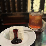 フランソア喫茶室 - レアチーズケーキとアイスティーでケーキセットに