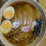 大宮大勝軒 - ラードが上に浮いております。