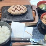 感動の肉と米 浦和美園店 - ハンバーグ