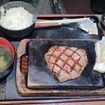 感動の肉と米 浦和美園店 - ロースステーキ