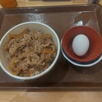 すき家 - 料理写真:牛丼(並、つゆだく)と生たまご