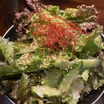 炭火焼肉 ホルモン にく式 - ムンチサラダ