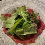 炭火焼肉 ホルモン にく式 - 赤身カルパッチョ