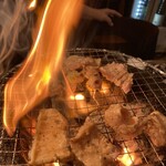 炭火焼肉 ホルモン にく式 - ジュージュー