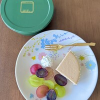 鎌倉山 本店 - カラフルなブドウと盛り付け