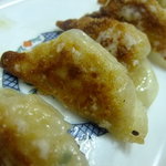 長崎飯店 - 餃子、白いのは、片栗で揚げ餃子、かな？