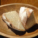 レストランユニック - 焼き立てライ麦パン