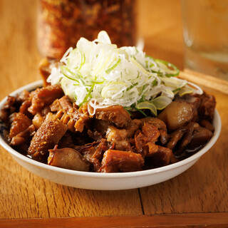 こだわりがつまった「牛もつ煮込み」