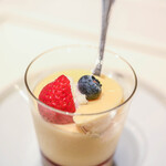 ランデブーラウンジ・バー - "奶黃布甸（カスタード・プディング）"、藍莓（ブルーベリ）