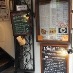 外観１（入口からいい雰囲気ですね）