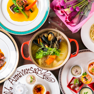 メッセージ入りの花束・デザート付きの《アニバーサリーコース》