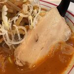 蒙古タンメン中本 - トッピングチャーシューは、スープで温めていただきます！超柔らか仕上げで、歯の要らないヤツ(*∂ー∂*)ｲﾗﾅｲﾜ