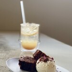 Side Side Cafe - 