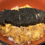 黒豚トンカツ さつまや とんとん - 黒とんロースかつ丼のアップ