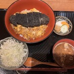 黒豚トンカツ さつまや とんとん - ランチメニューの黒とんロースかつ丼@1,900円