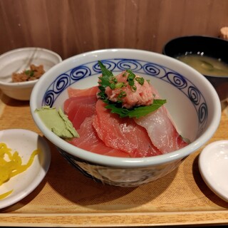 丼ぶり屋 まぐろ丼 恵み_1